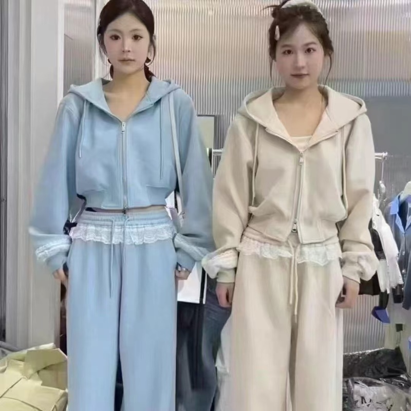 春秋季套装2025新款休闲洋气蕾丝两件卫衣两件套，200