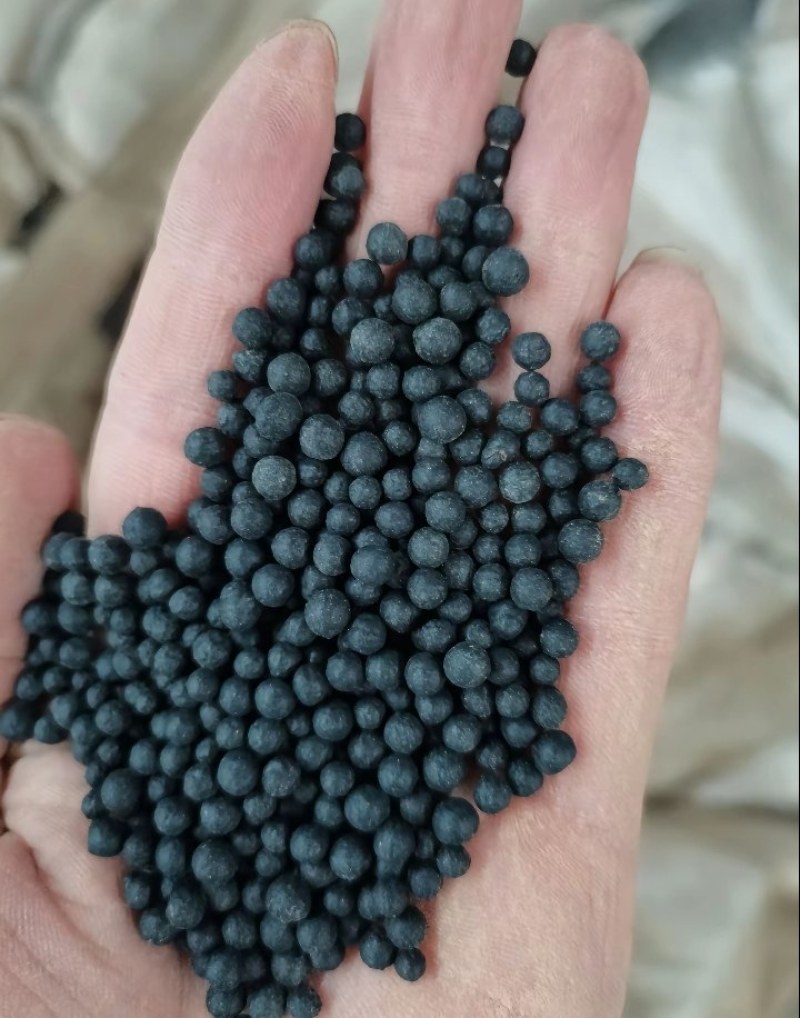 有机无机复合微生物肥底追通用，大棚果树蔬菜，量大80一袋