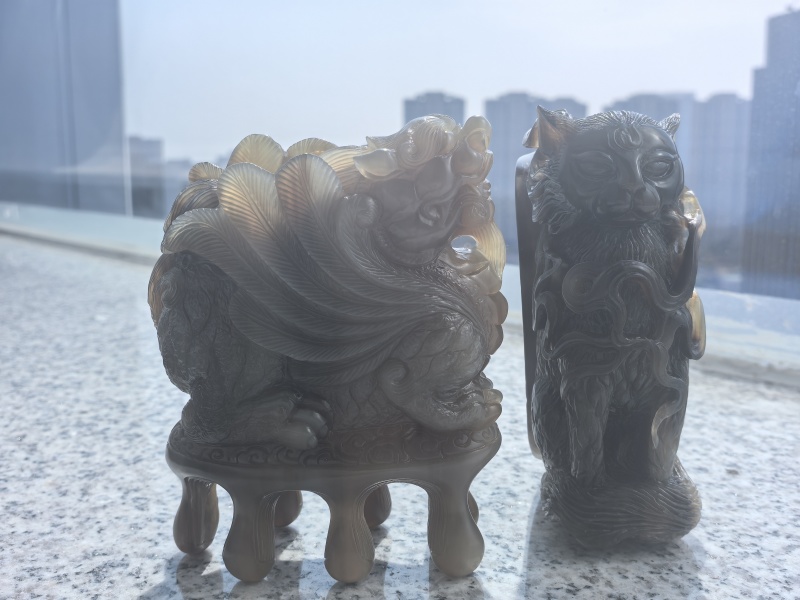 精雕白水牛角黑金刚梳子和摆件，可收藏，也可以研磨成粉。