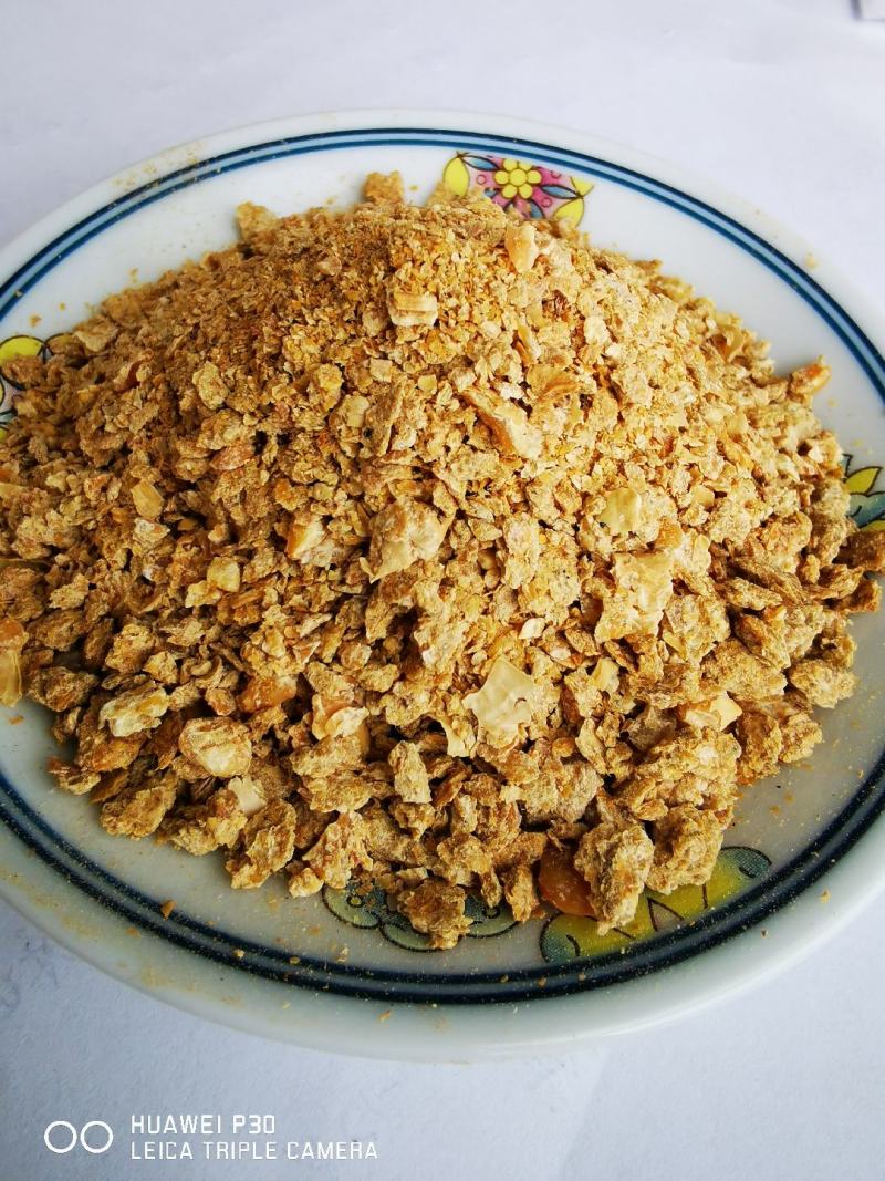 豆饼碎猪、牛、羊等饲料原料，全国发货，质量保证