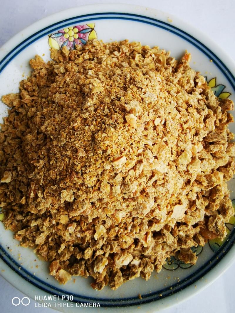 豆饼碎猪、牛、羊等饲料原料，全国发货，质量保证