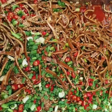 豆腐丝，麻辣五香两个味道，5斤一袋，20斤一件