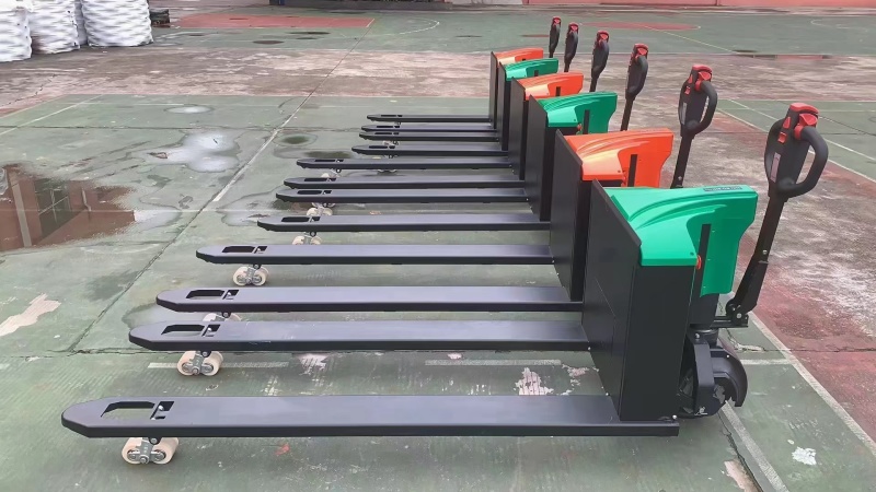 源头厂家，耐博士新能源建筑斗车板车。仓储物流运输搬运