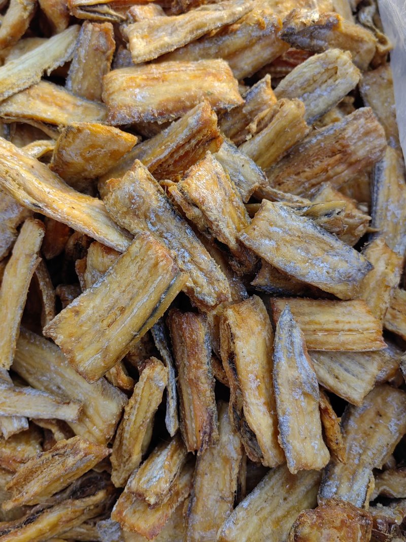 带鱼酥，酥脆好吃，鱼刺都是酥的，做下酒菜，休闲小零食