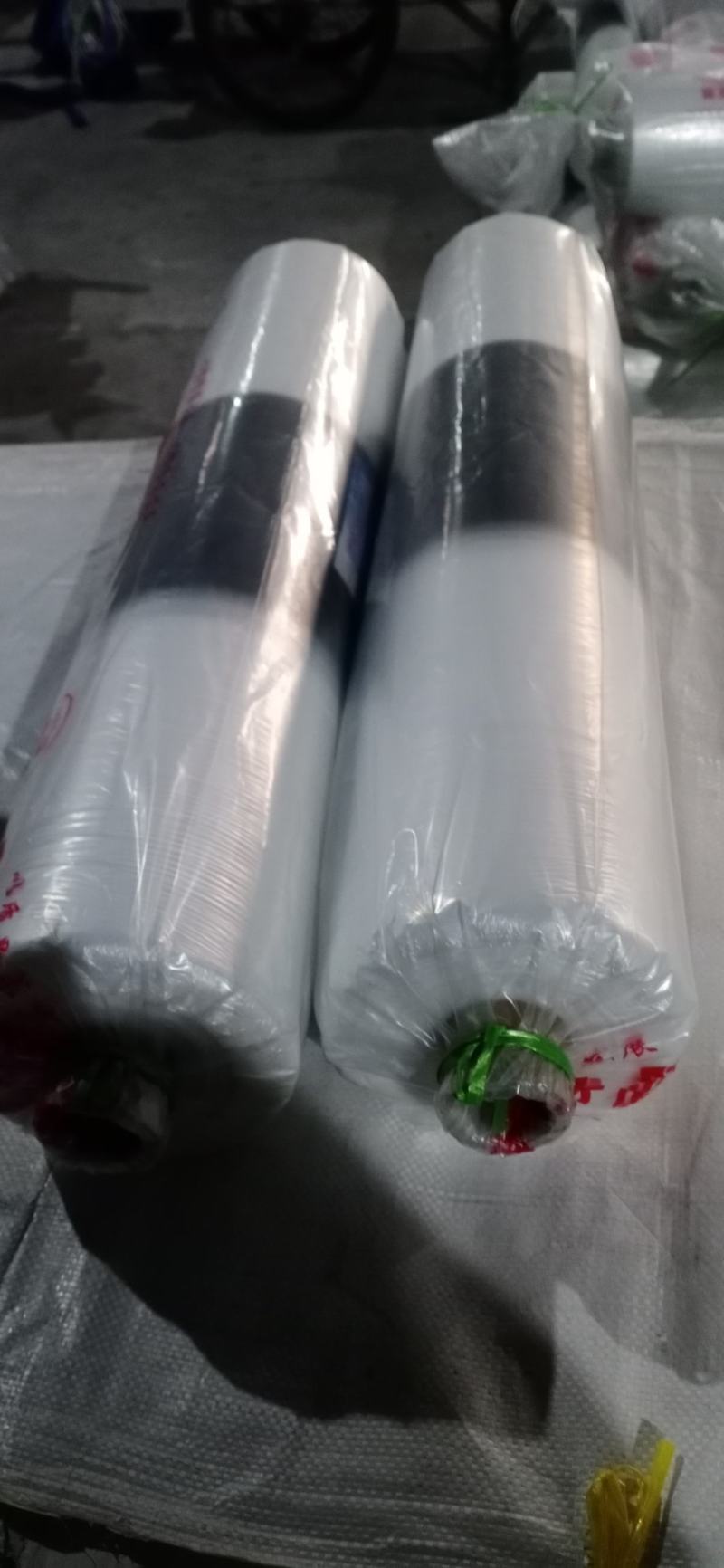 黑白相间膜保温保湿除草白膜黑膜银黑膜大棚小供棚膜0.7米