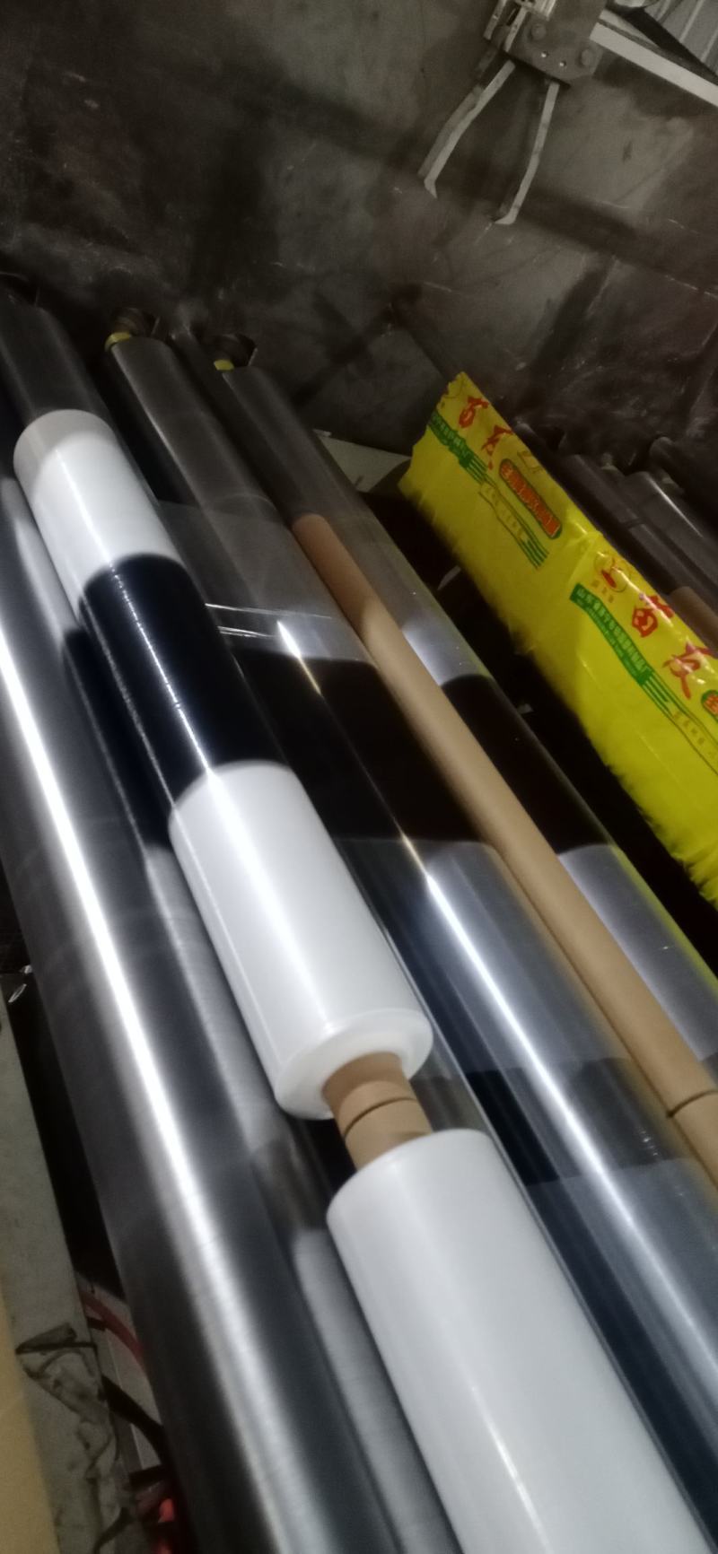 黑白相间膜保温保湿除草白膜黑膜银黑膜大棚小供棚膜0.7米