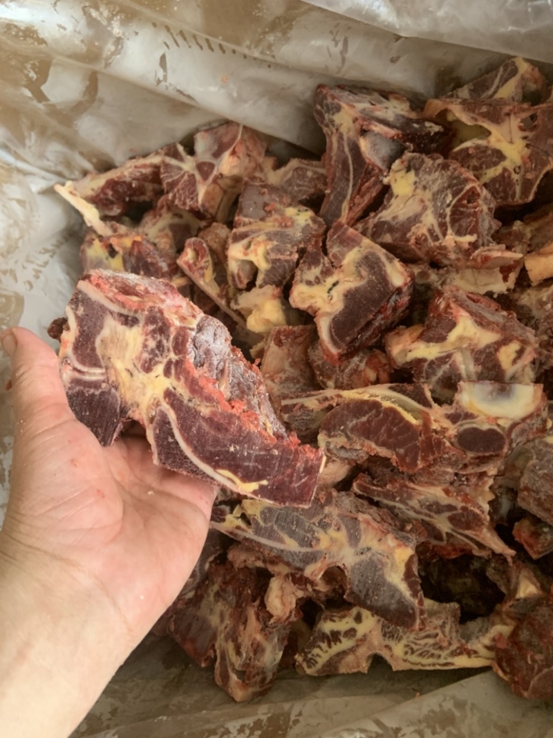 牛背骨，满肉，一手货源，价格合理，欢迎各位光临