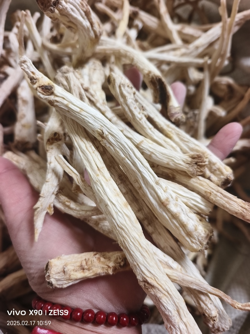 出售桔梗去皮干货，品质保证，大量有货，欢迎来电咨询