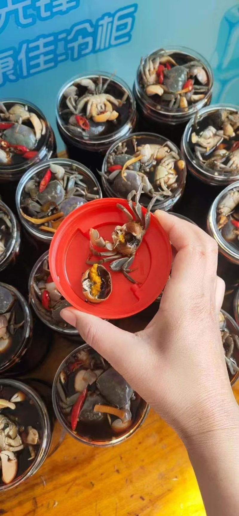 活发财蟹，腌制而成，发财蟹好吃微咸，美味可口。