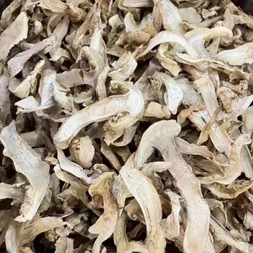 云南楚雄禄丰示去皮松茸干片，产地直发，对接全国厂