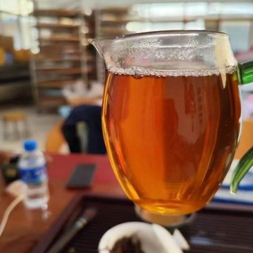 今年头春晒红香气浓郁，回甘生津高，耐泡15-18泡还很香