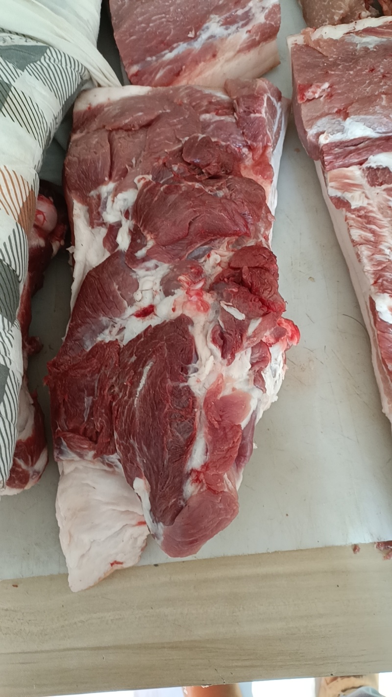 生态黑猪肉，整头批发，全国发货货源充足诚信经营欢迎咨询