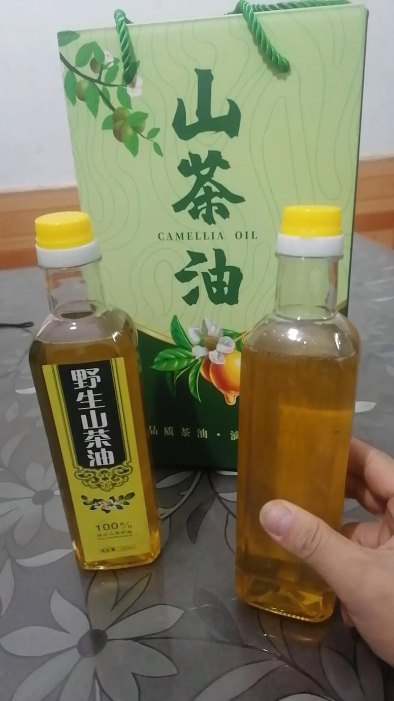 农家自产自销，野生茶籽油。