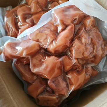 熟食工厂直销猪蹄:四分八分劈半全蹄五香卤味可定制