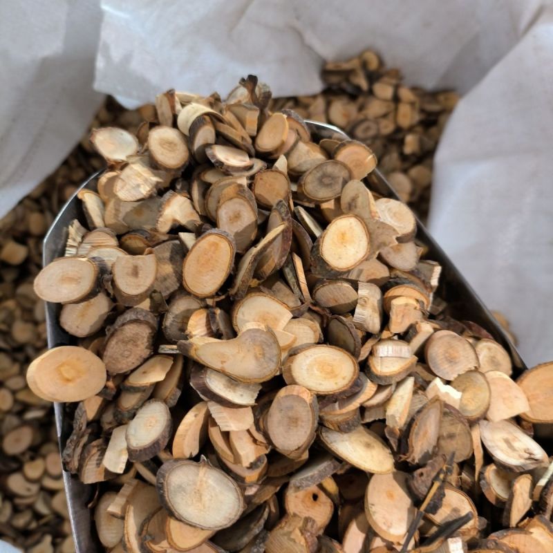 桂枝材批发现货供应各种规格中选桂枝量大从优质量保证