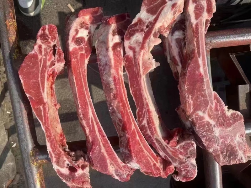 多肉肋排条现场实拍，最新日期这么便宜的骨头，你想怎么用