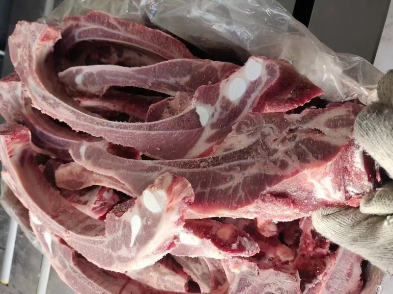 多肉肋排条现场实拍，最新日期这么便宜的骨头，你想怎么用