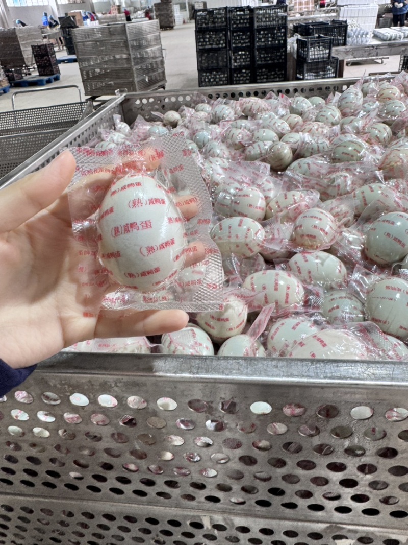 乡村手工腌制咸鸭蛋，蛋黄流油，香浓美味，传统工艺，健康
