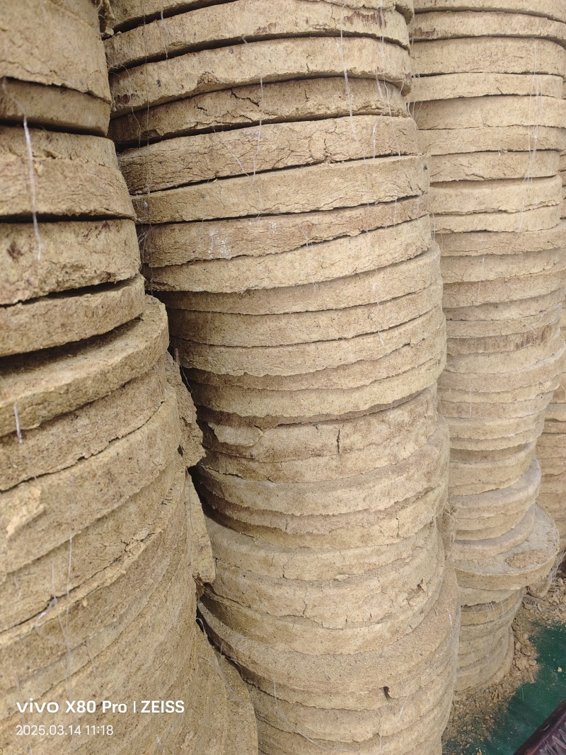 豆饼碎豆饼厂家直销量大价优支持视频看货欢迎来电