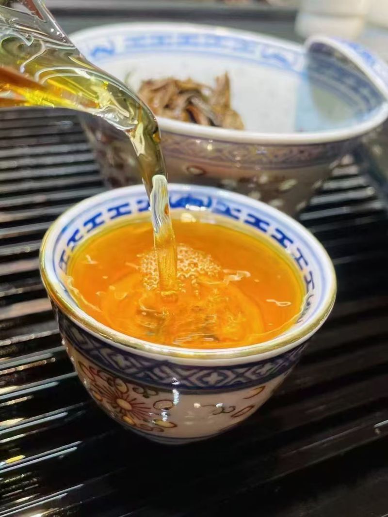 普洱红茶，易武天门山古树金芽