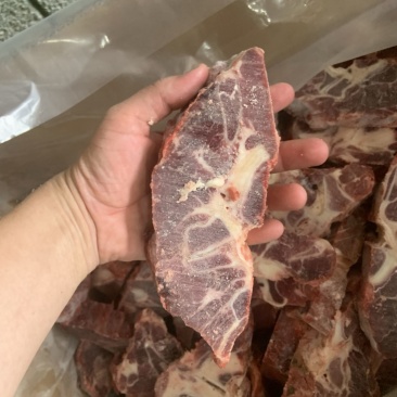 国产满肉牛脖骨，一手货源，新货新日期，价格便宜