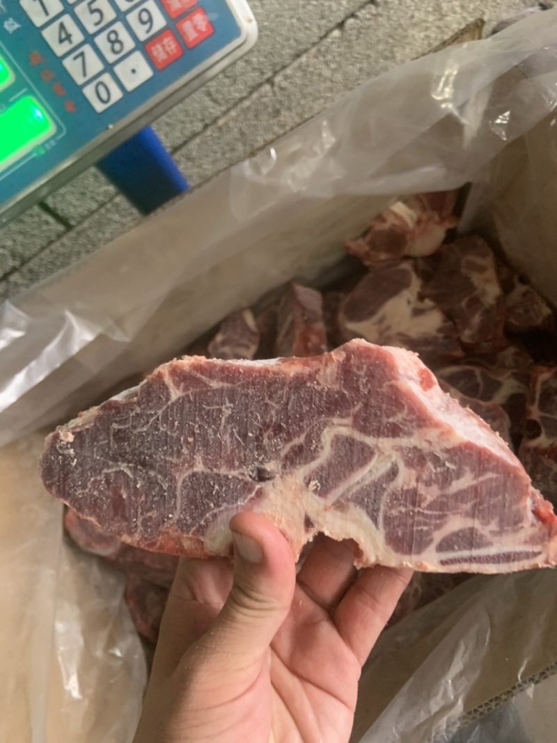 国产满肉牛脖骨，一手货源，新货新日期，价格便宜