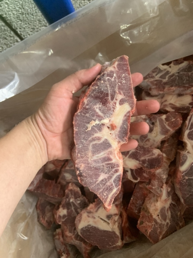 国产满肉牛脖骨，一手货源，新货新日期，价格便宜
