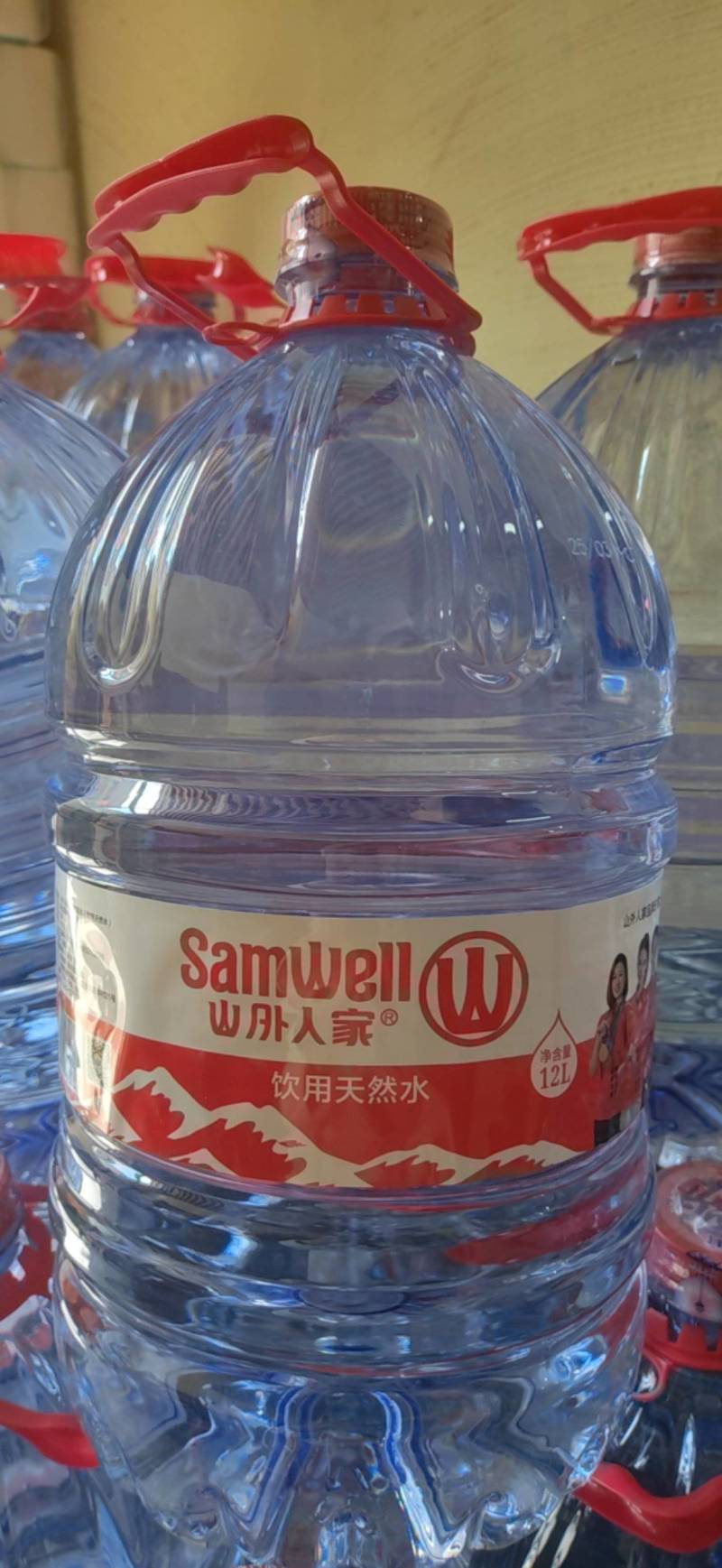 山外人家一次性桶装水口感甘甜明星代言使用方便