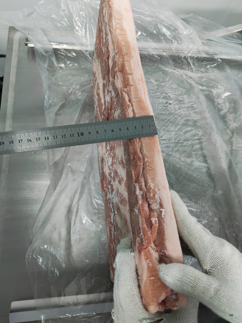 精品去皮五花肉和带皮五花肉，烤肉店专用产品。