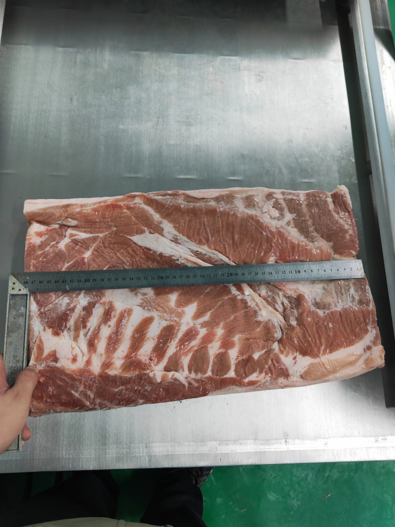 精品去皮五花肉和带皮五花肉，烤肉店专用产品。