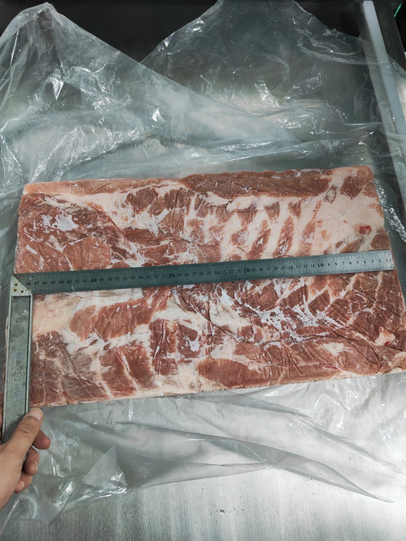 精品去皮五花肉和带皮五花肉，烤肉店专用产品。
