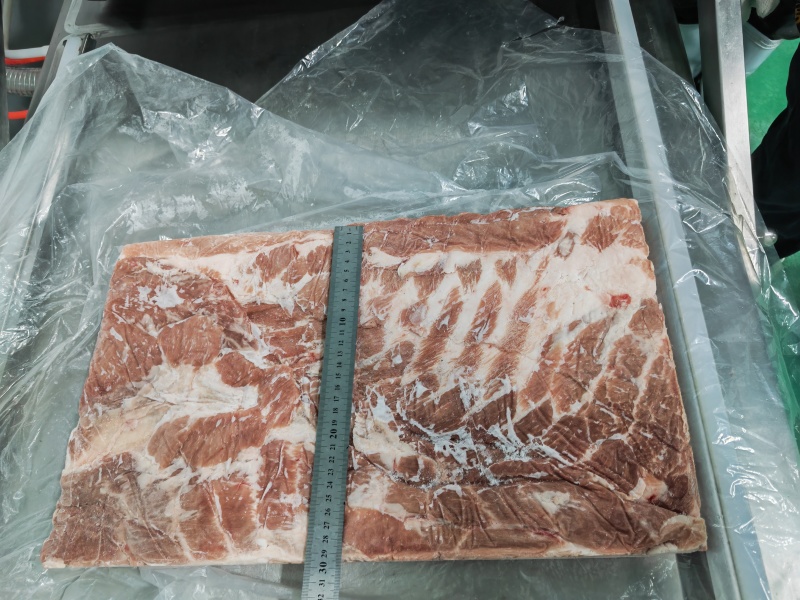 精品去皮五花肉和带皮五花肉，烤肉店专用产品。