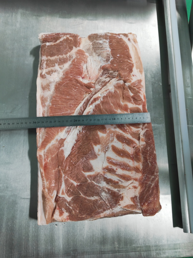 精品去皮五花肉和带皮五花肉，烤肉店专用产品。