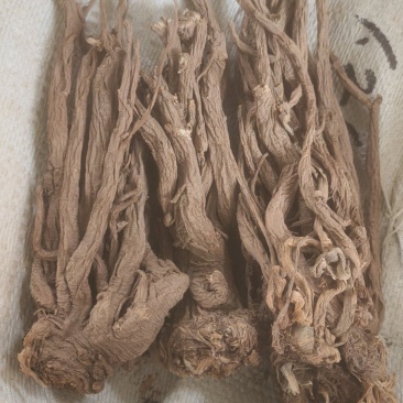 没水洗的独活个子，质量很好，价格实惠。