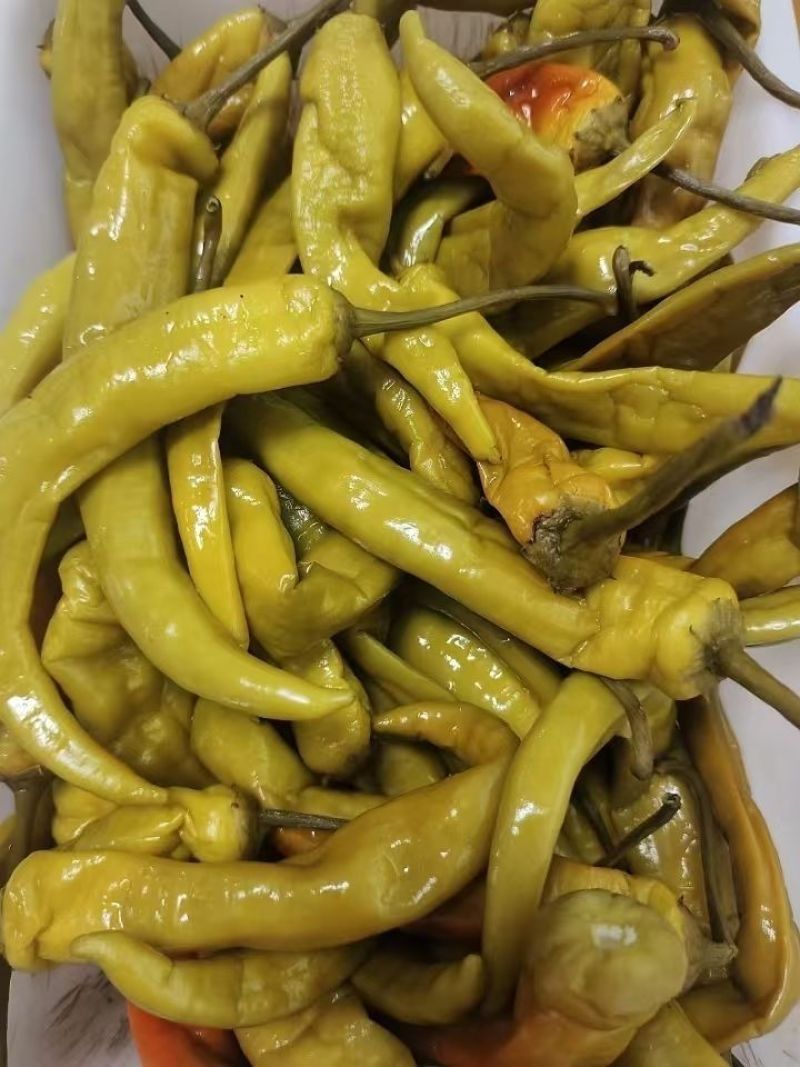 千岛湖大鱼头搭配特制辣椒的剁椒鱼头。千岛湖怡嘉鲜剁椒鱼头