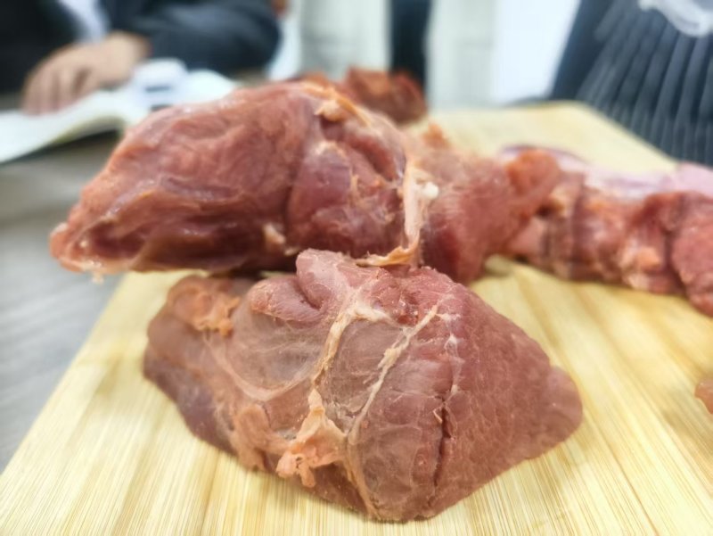 五香纯前腱子肉带腱子筋，块头大，可切块切片，使用方便