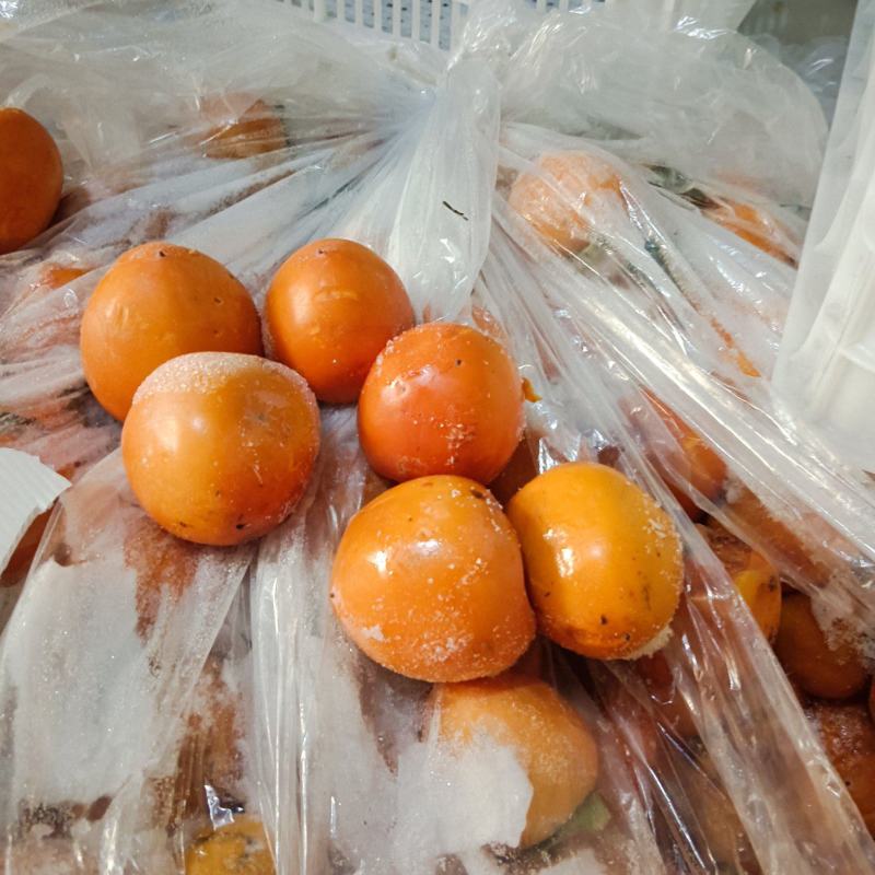 尖柿冷库存放的冻柿子做冰柿的优质原料