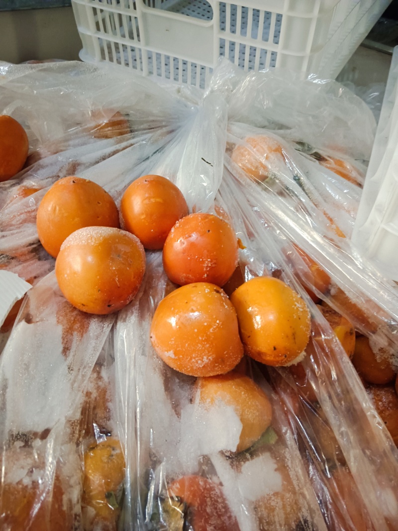 尖柿冷库存放的冻柿子做冰柿的优质原料
