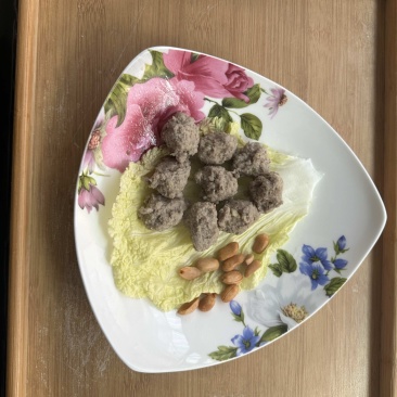 羊肉丸子纯手工制作清真羊肉丸子，一手货源，厂家批发。