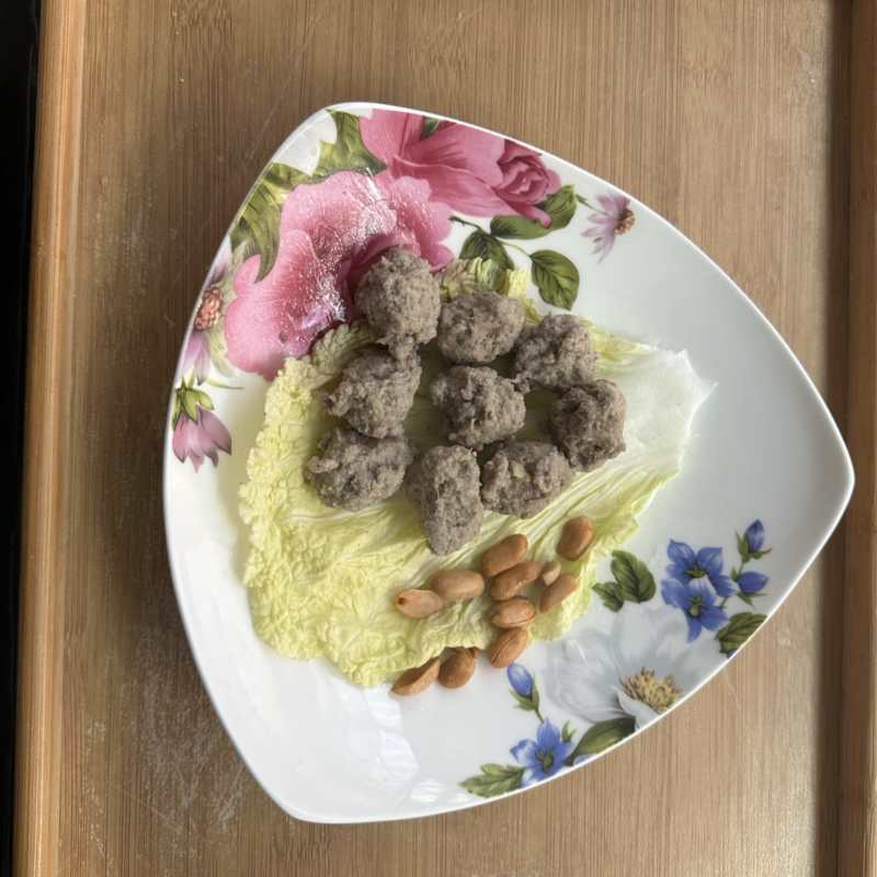 羊肉丸子纯手工制作清真羊肉丸子，一手货源，厂家批发。