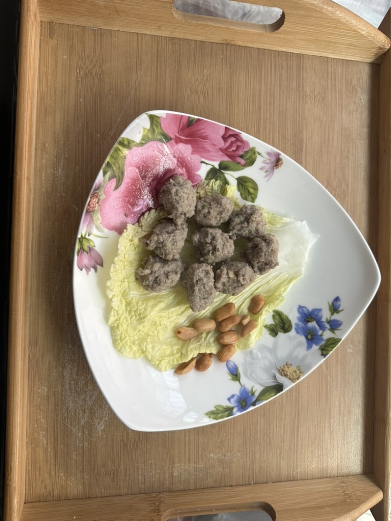羊肉丸子纯手工制作清真羊肉丸子，一手货源，厂家批发。