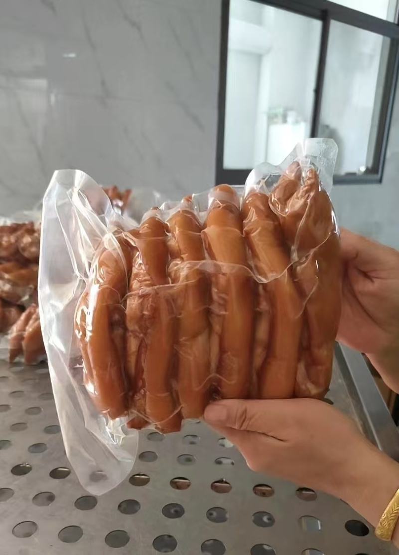 熟食工厂直销猪蹄:四分八分劈半全蹄五香卤味可定制