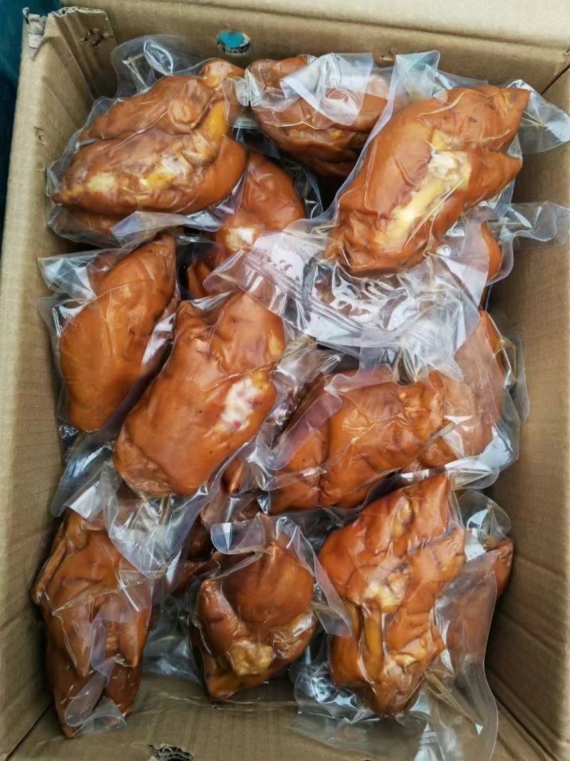 熟食工厂直销猪蹄:四分八分劈半全蹄五香卤味可定制