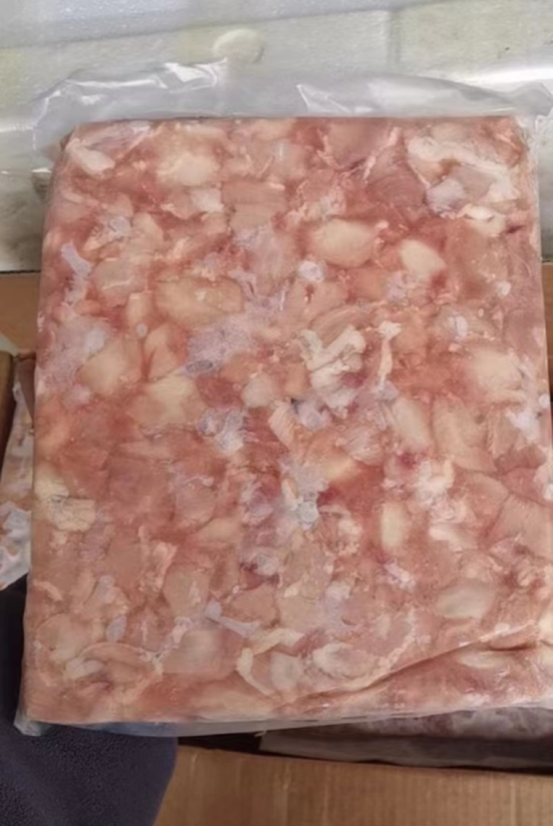 太合一级冷冻鸡腿肉丁整箱纯干鸡碎肉餐饮食材