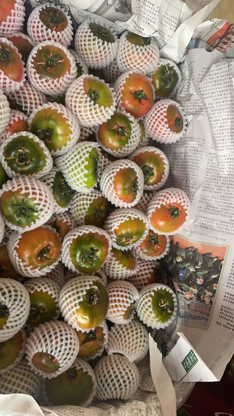 新鲜采摘草莓西红柿，甜美多汁，健康之选，限量供应，赶快抢购！