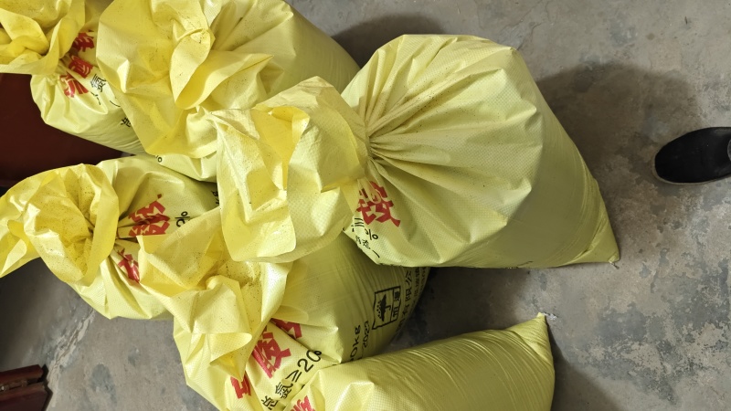 2025年大红袍花椒籽饲料级脂肪20左右，蛋白10。