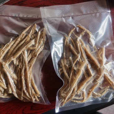 2025年雷竹笋干，盐水煮晒干真空袋包装每袋净重70g。