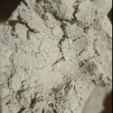 小米糠粉：蛋白5-6，脂肪5，纤维6‌适用于多种家禽和牲畜