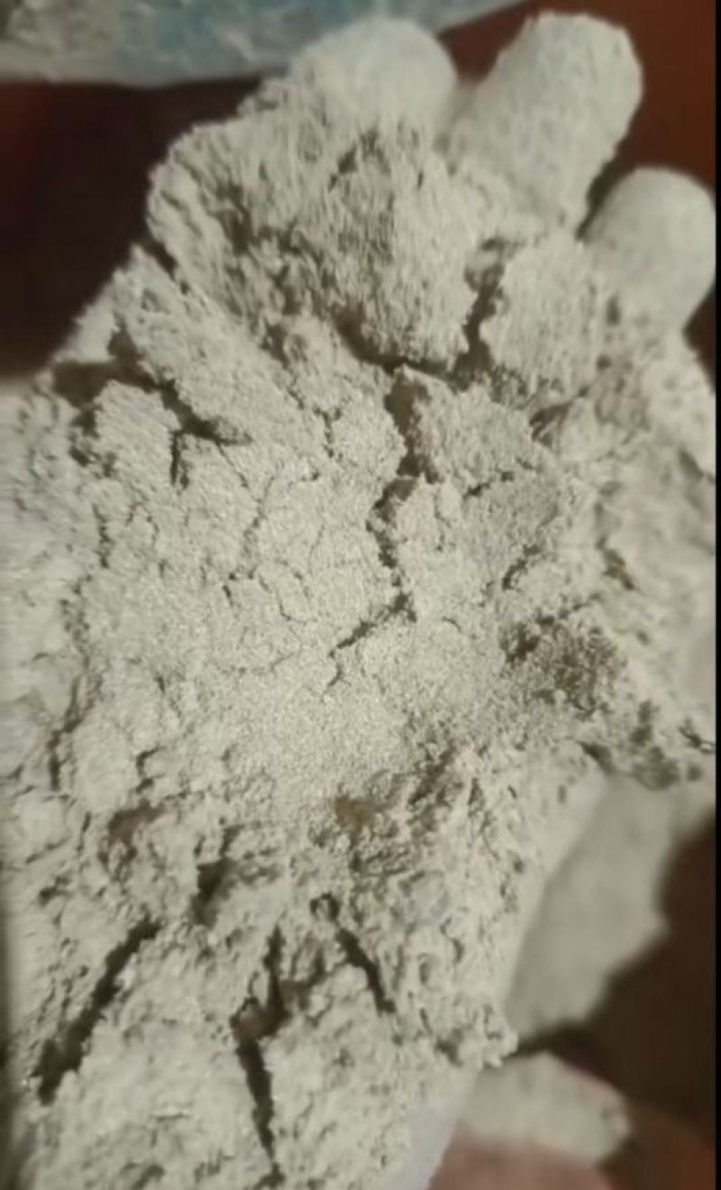 小米糠粉：蛋白5-6，脂肪5，纤维6‌适用于多种家禽和牲畜