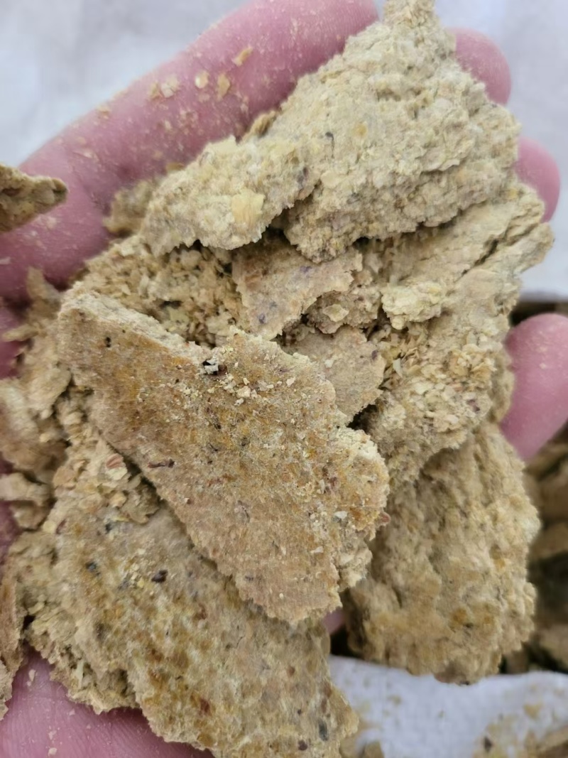 豆饼传统工艺挤压的豆饼适合牛羊养殖使用也可充当有机肥上地